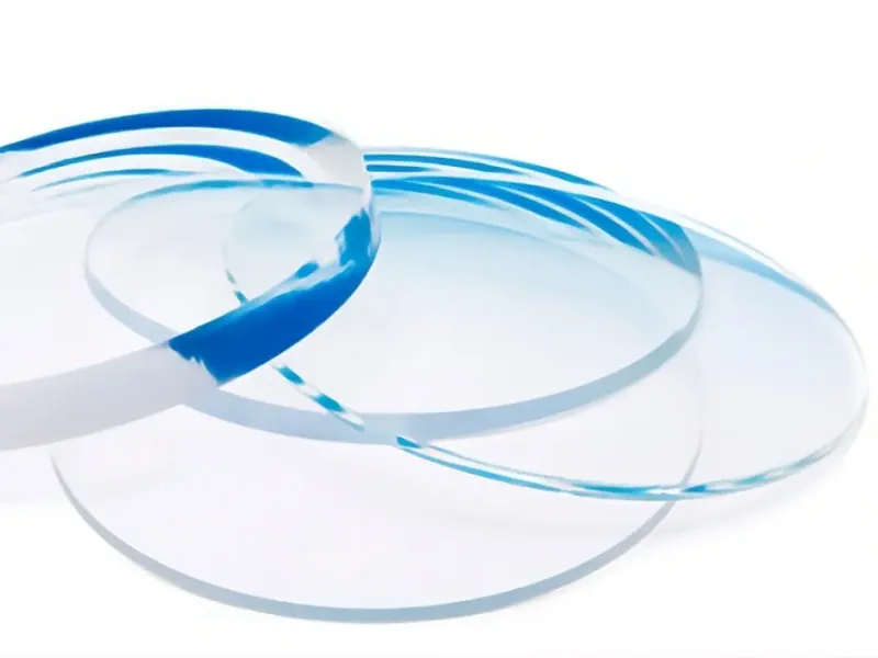 Lentes oftálmicas en el taller de Ópticas Fausto